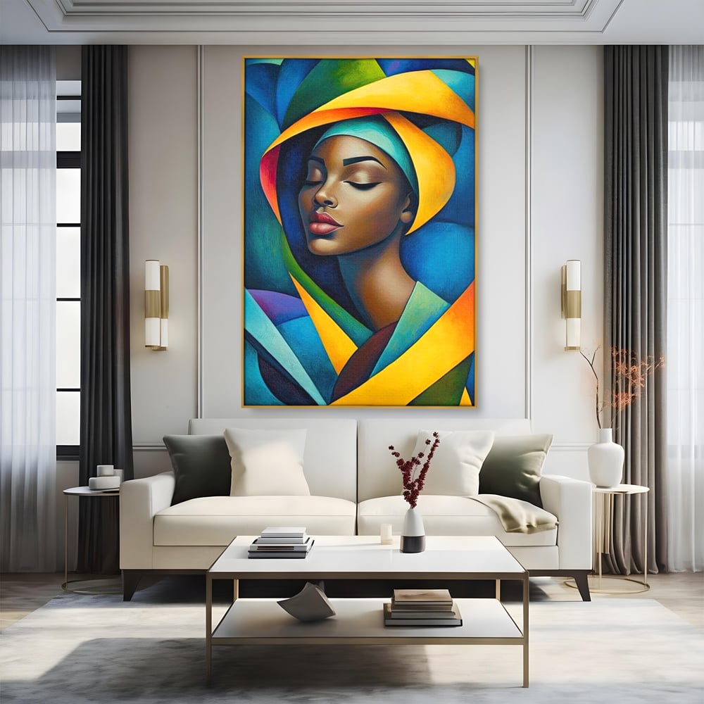Tablou canvas cu tablou canvas cu portret feminin geometric, in rama de aluminiu auriu, pe perete intr-un living